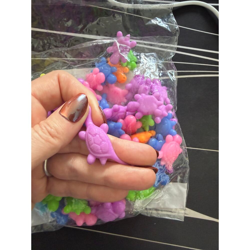 New bag of ~75 mini squeezable stretchy colourful turtles - Picture 3 of 4